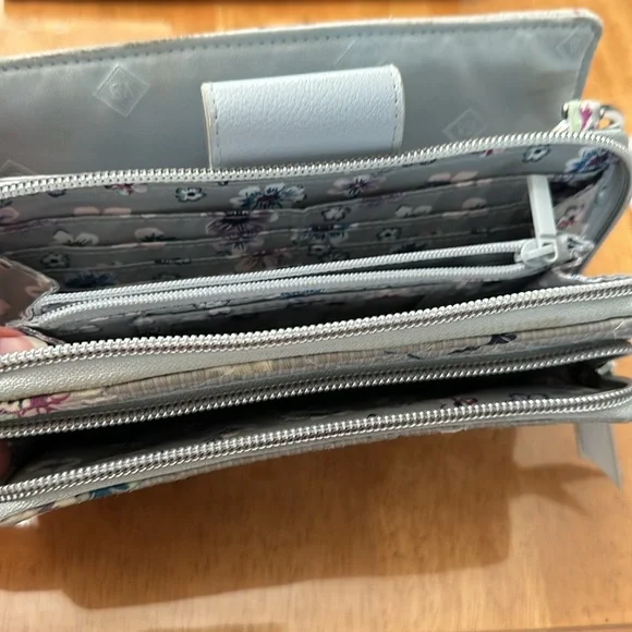 Vera Bradley Crossbody - Picture 3 of 4